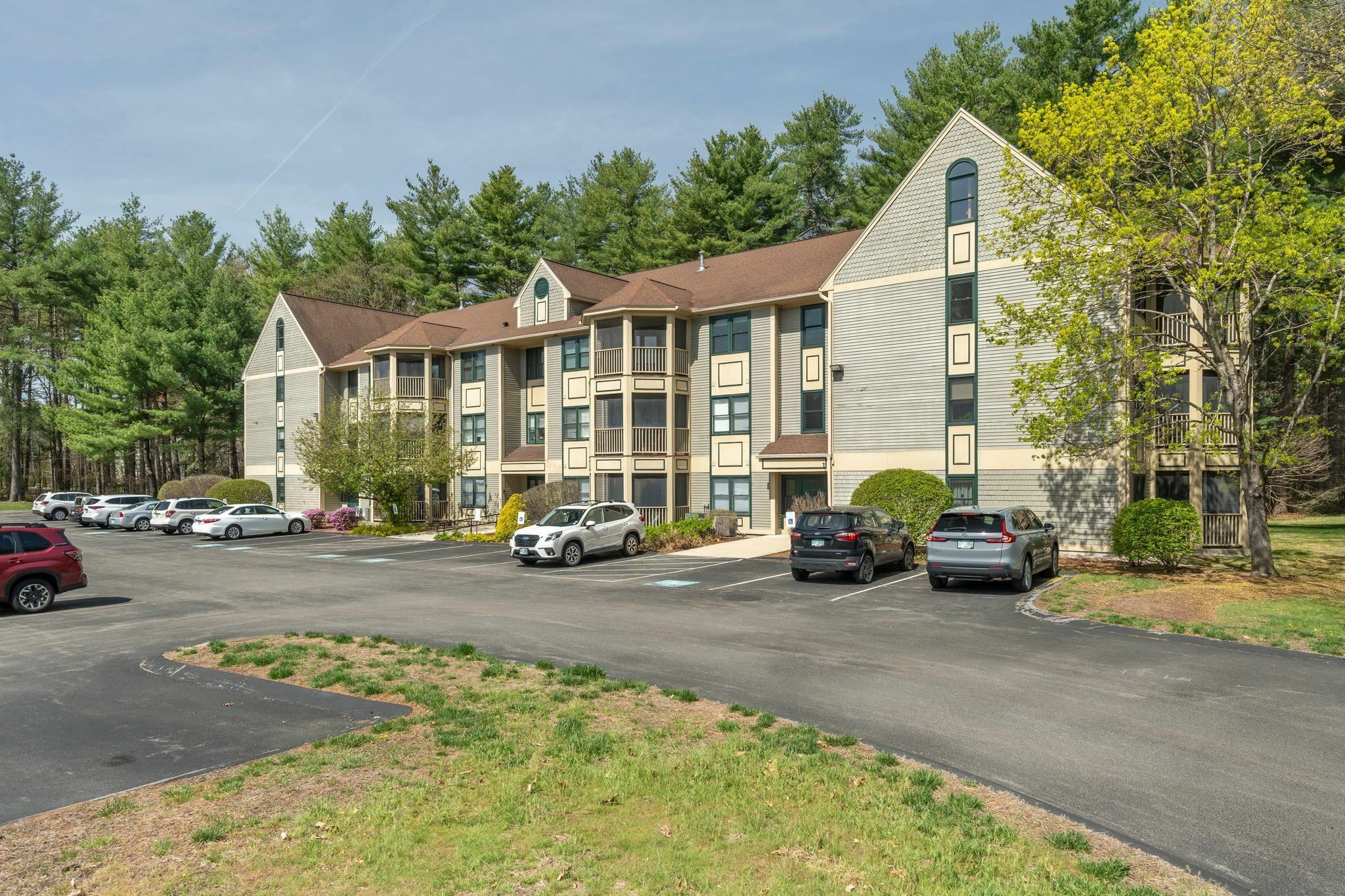 Property Photo: 3 Mayfair Lane NH 03063