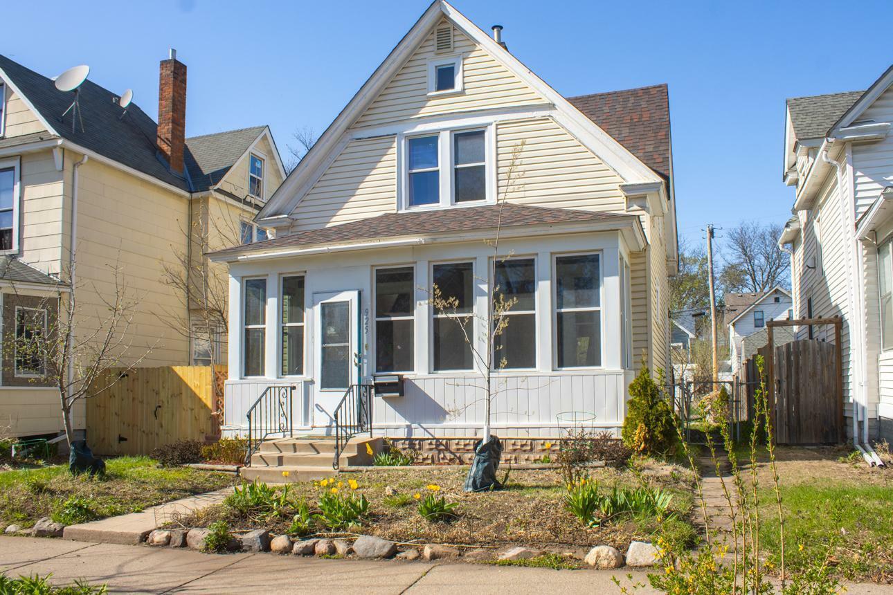 Property Photo: 925 Thomas Avenue MN 55104