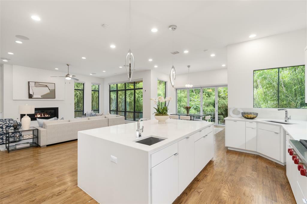 Property Photo: 6620 Lake Circle TX 75214