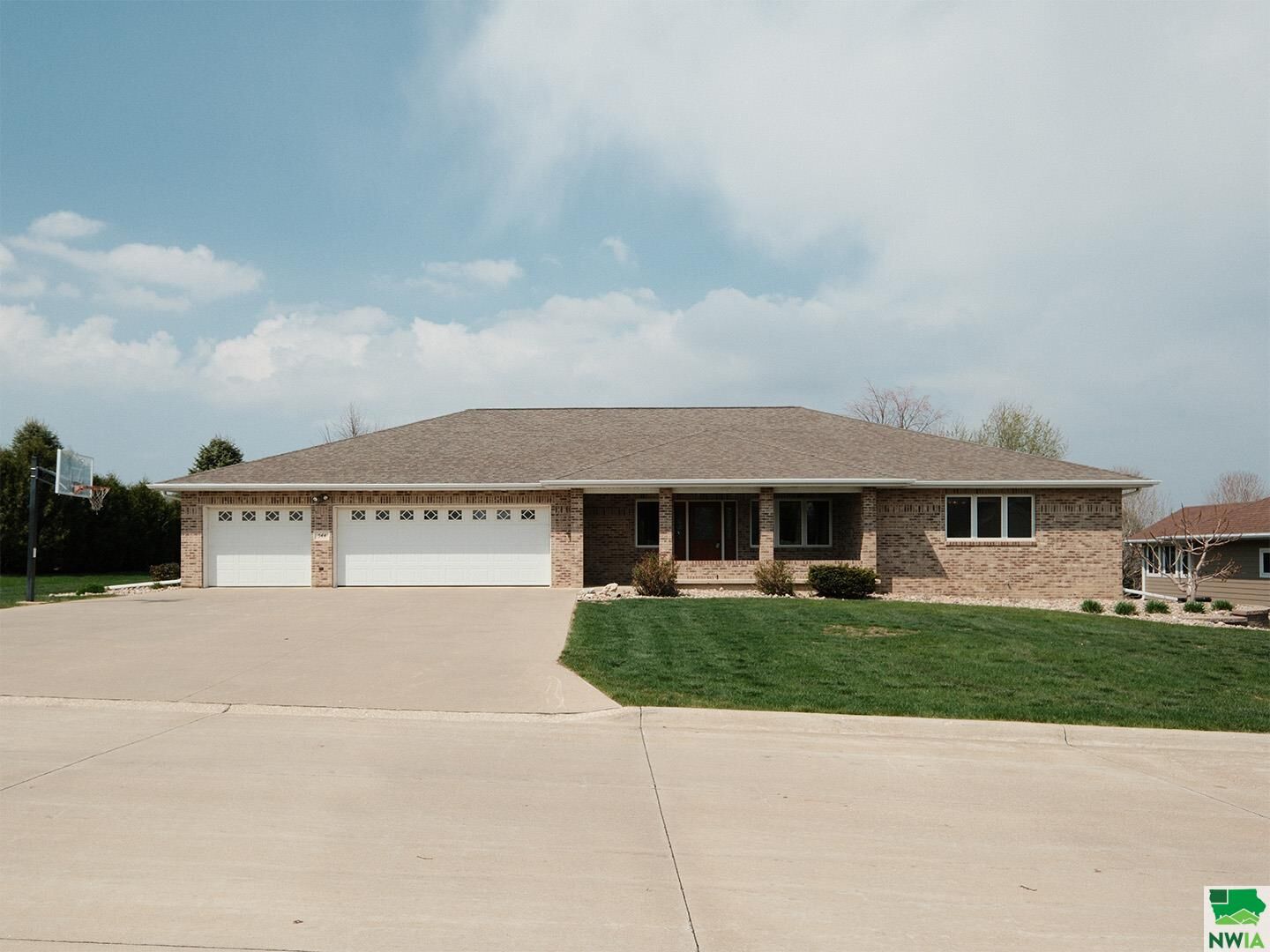 Property Photo:  544 13th Street Circle SE  IA 51250 