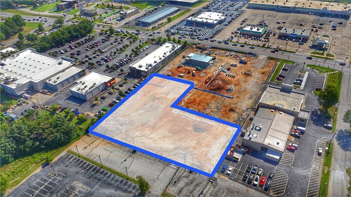 Property Photo:  3373 N College Avenue  AR 72703 