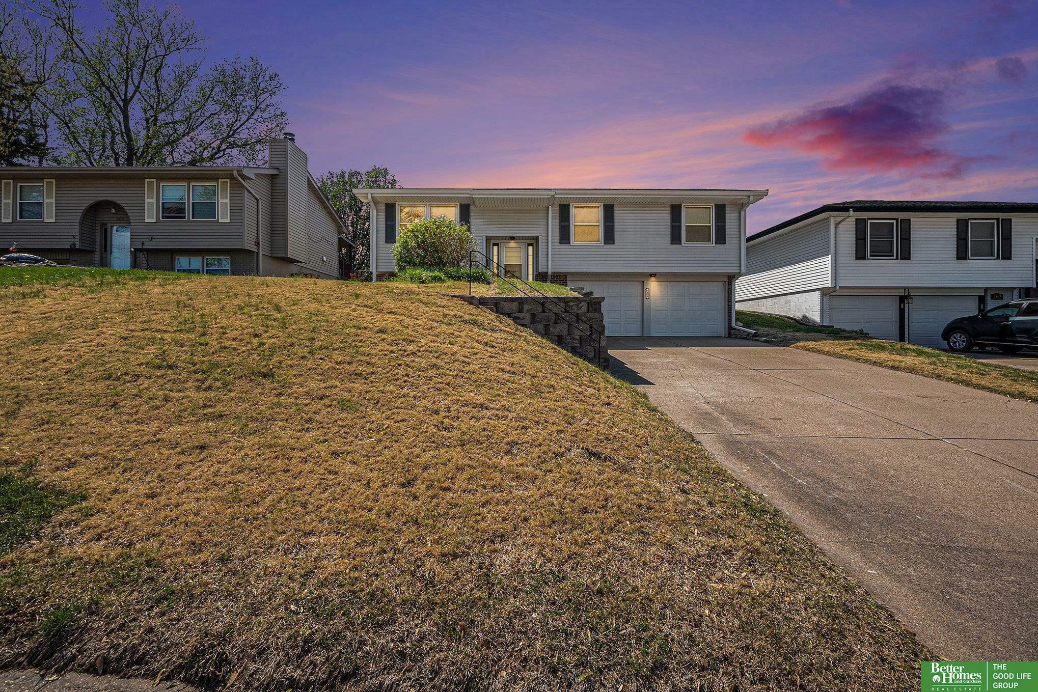 Property Photo: 2406 S 48 Avenue NE 68106