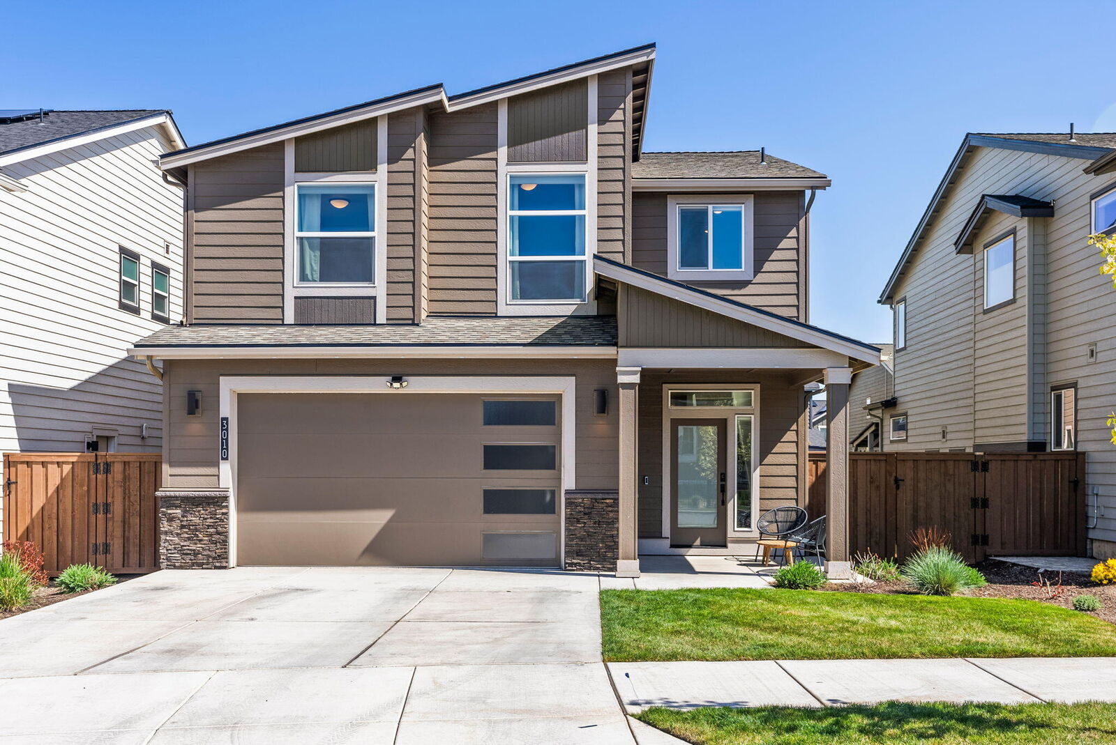 Property Photo:  3010 NE Red Jasper Place  OR 97701 