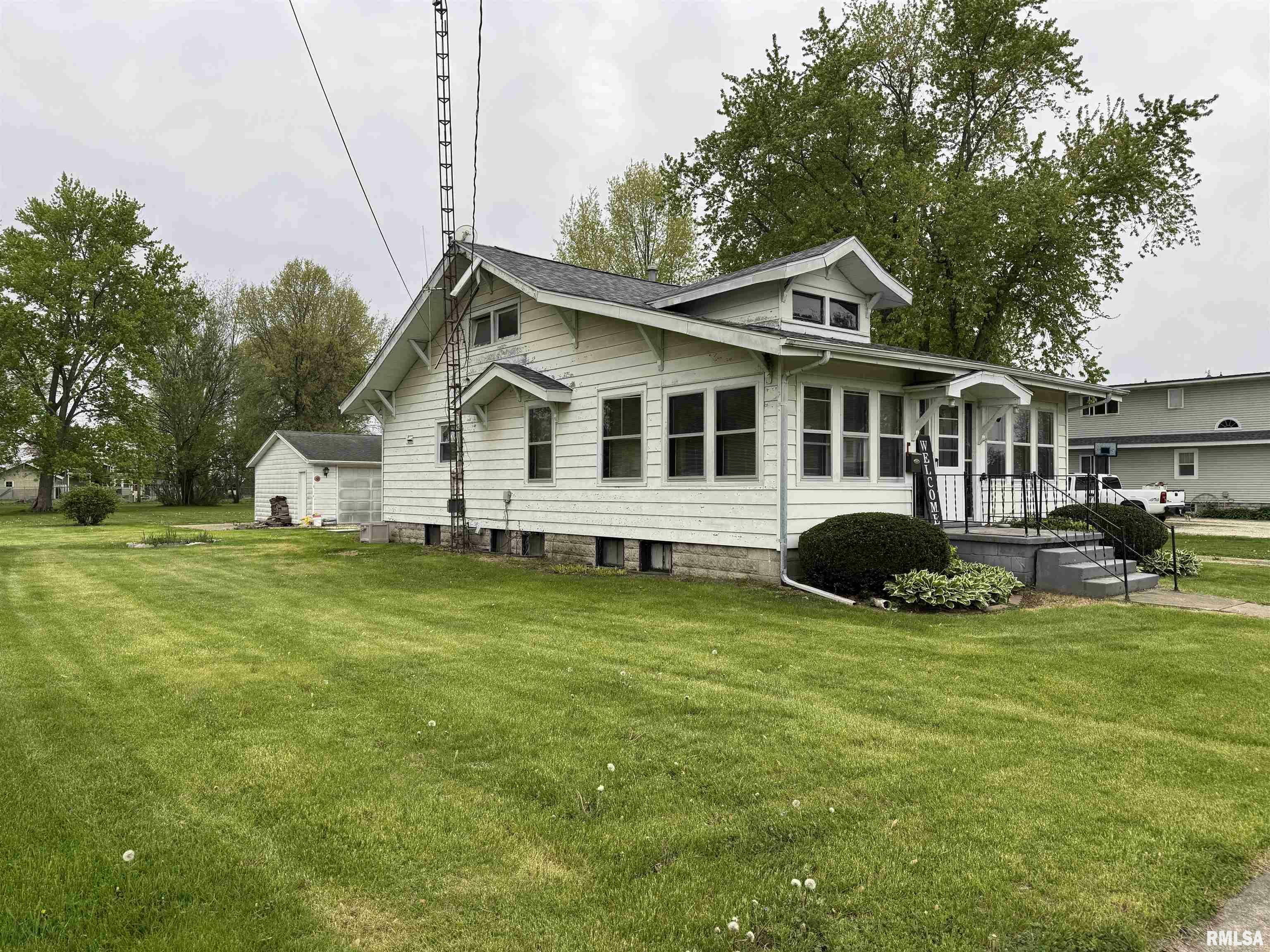 Property Photo: 307 W Lafayette Street IL 61415