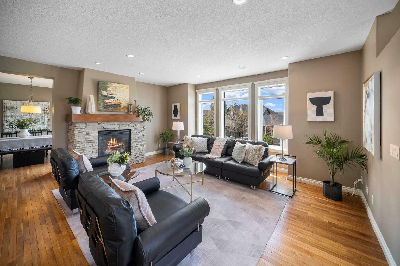 Property Photo:  19 Spring Willow Way SW  AB T3H 5Z3 