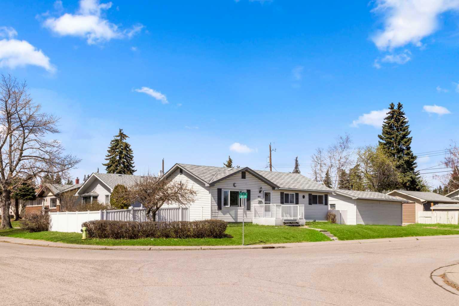 Property Photo: 4711 43 Street SW AB T3E 3P9
