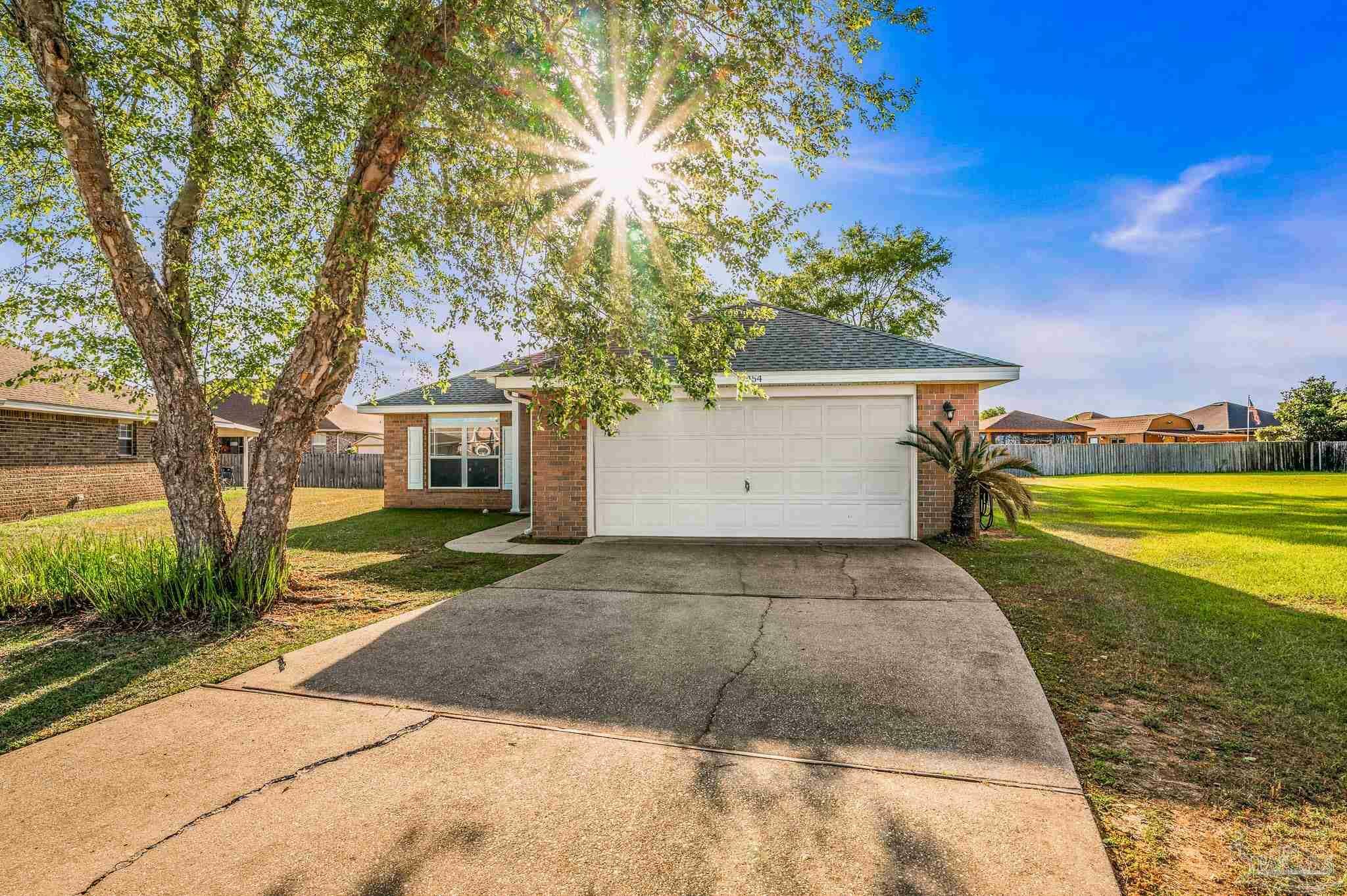 Property Photo: 2454 Flintstone Dr FL 32533