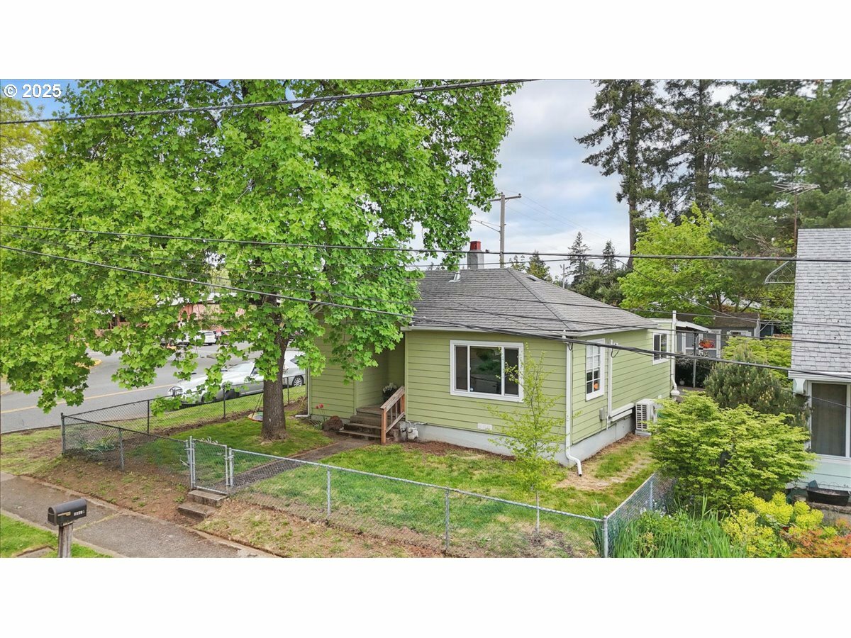 Property Photo:  11705 SE Pine St  OR 97216 