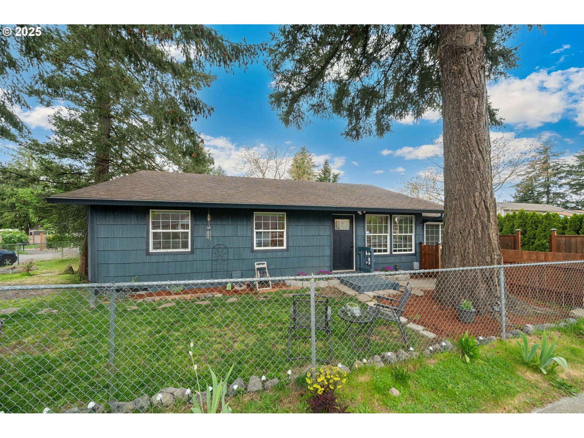 Property Photo: 29 SE 119th Ave OR 97216