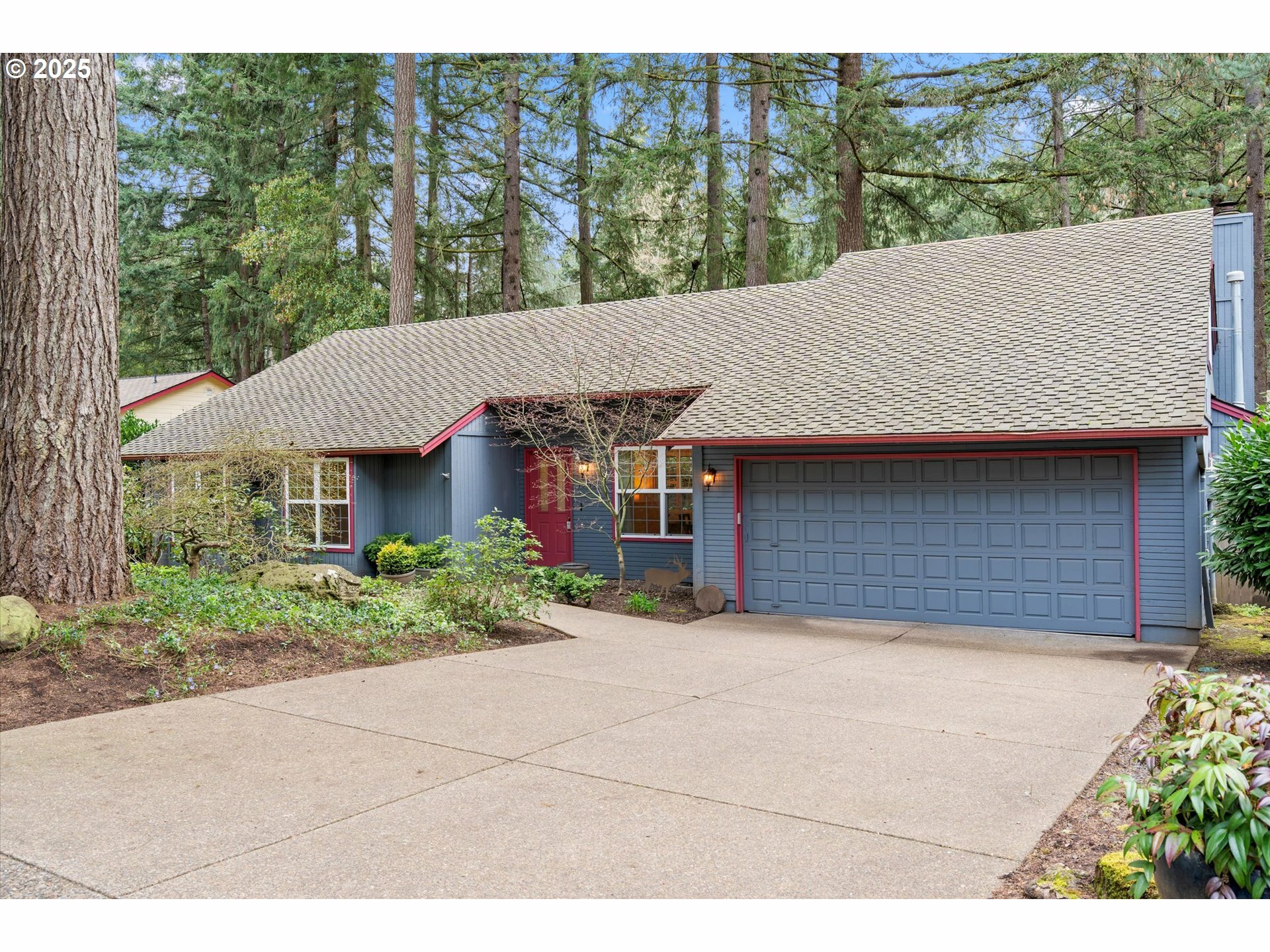 Property Photo: 18715 Indian Creek Dr OR 97035