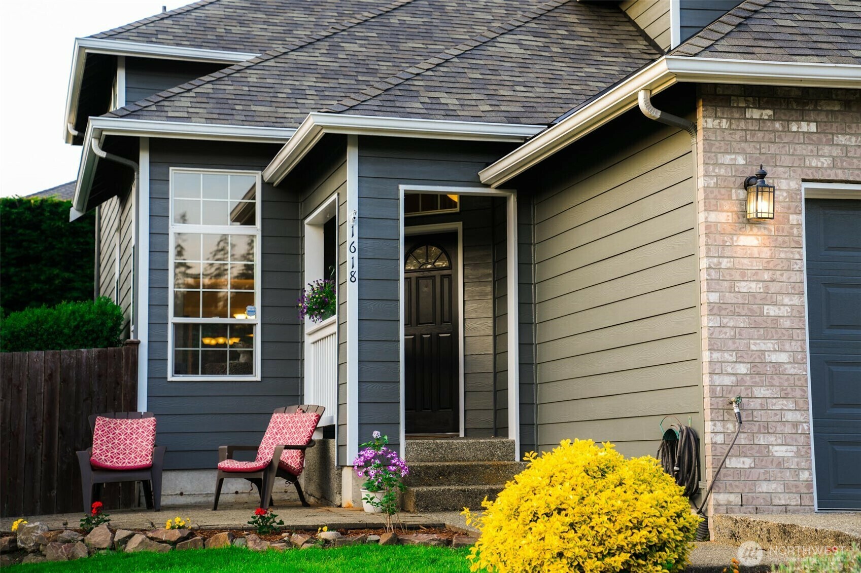Property Photo: 1618 Hoquiam Place NE WA 98059