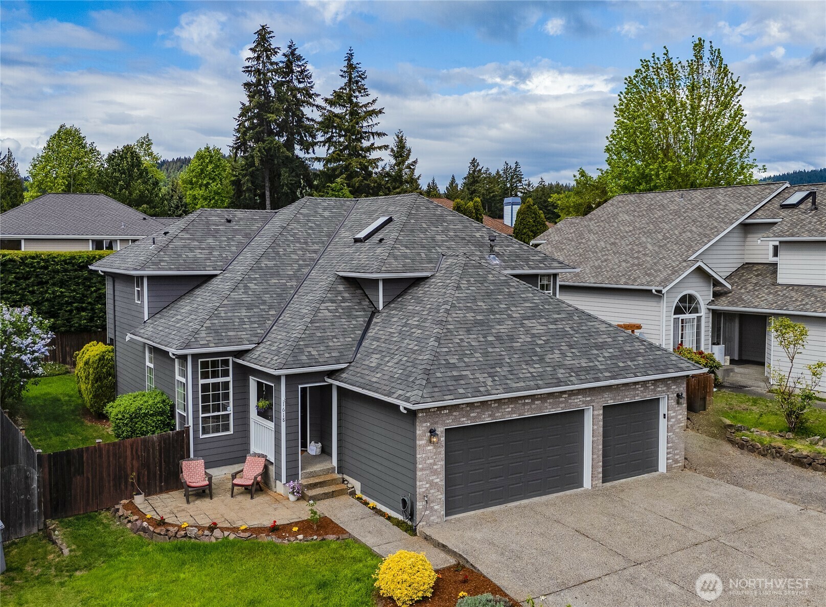 Property Photo: 1618 Hoquiam Place NE WA 98059