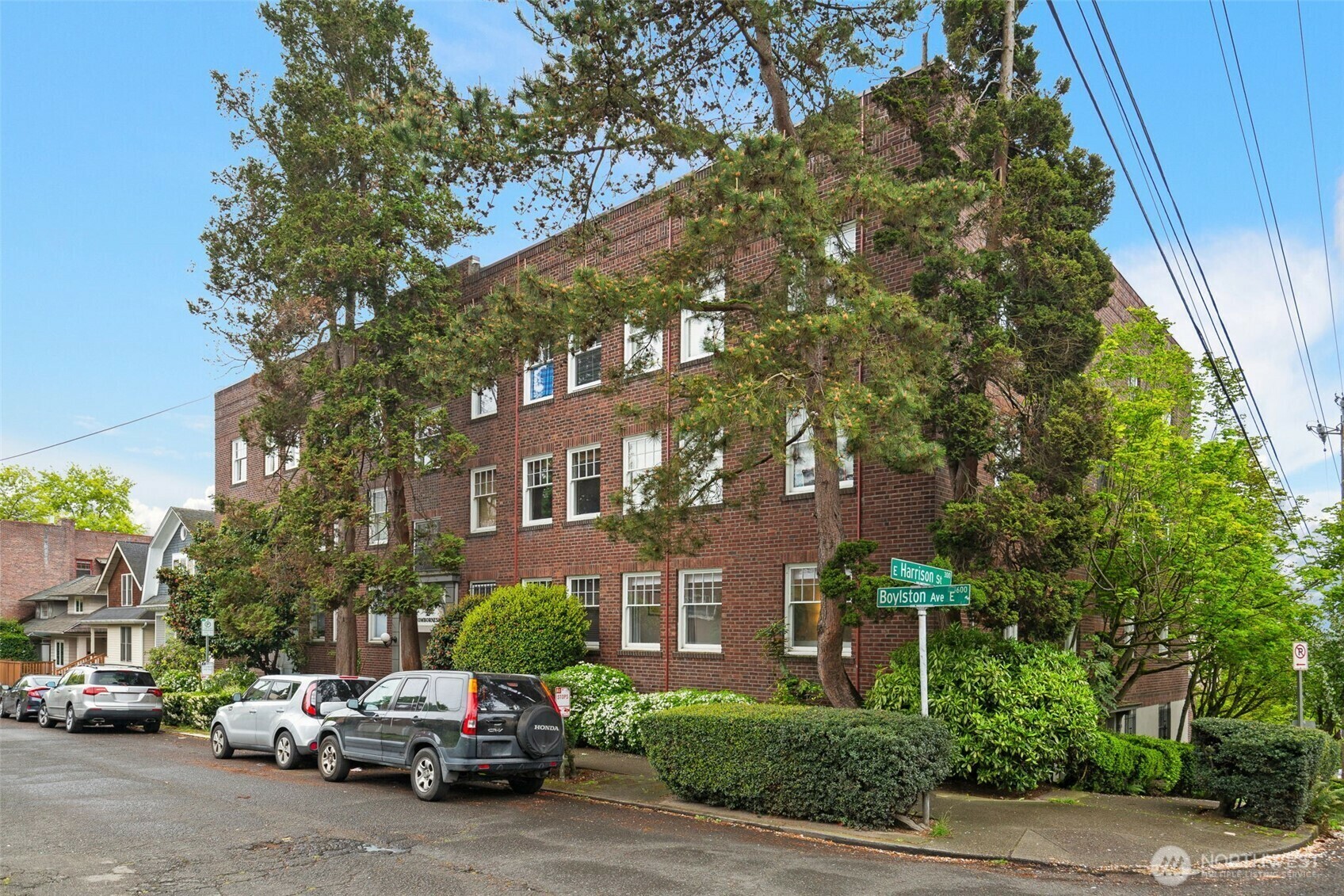 Property Photo: 321 Boylston Avenue E 207 WA 98102