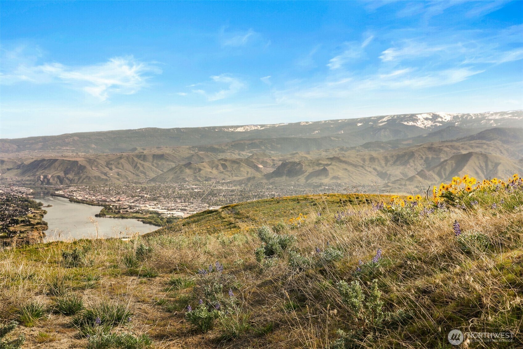 Property Photo: 6894 Burch Mountain Road WA 98801