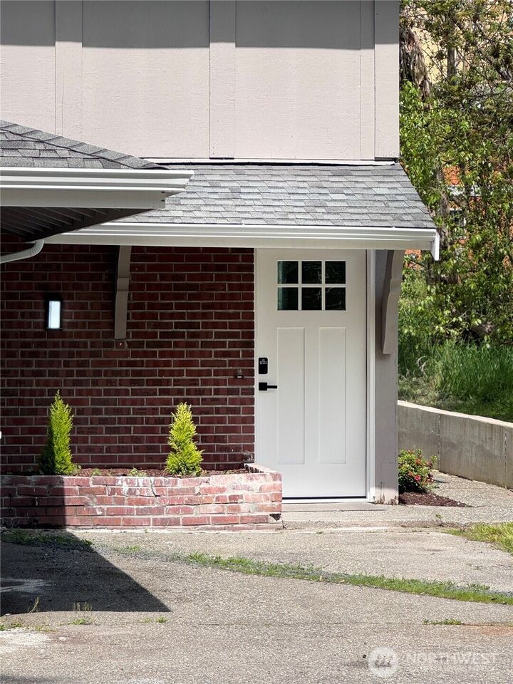 Property Photo:  13912 SE Newport Way  WA 98006 