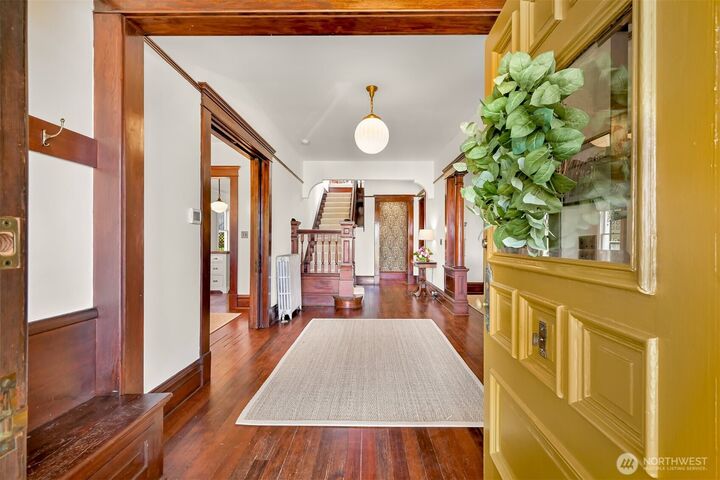 Property Photo:  512 N State Street  WA 98225 