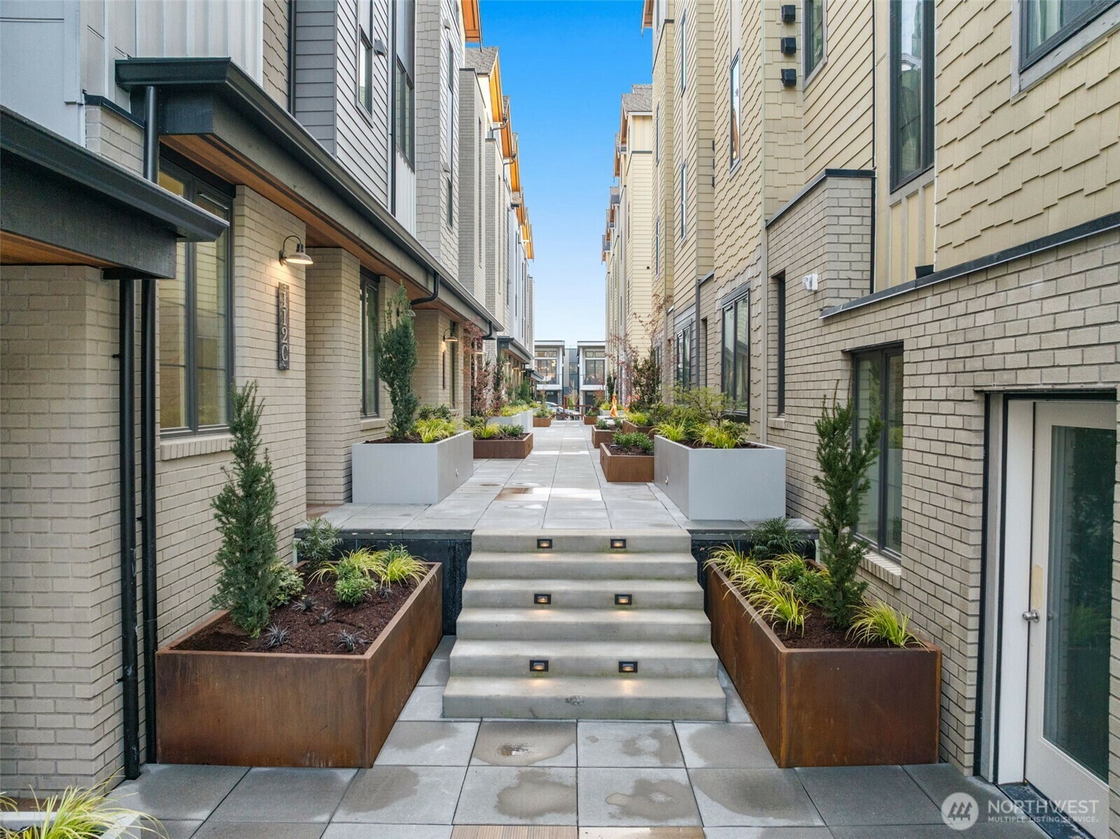 Property Photo:  118 D  2nd Avenue S  WA 98033 