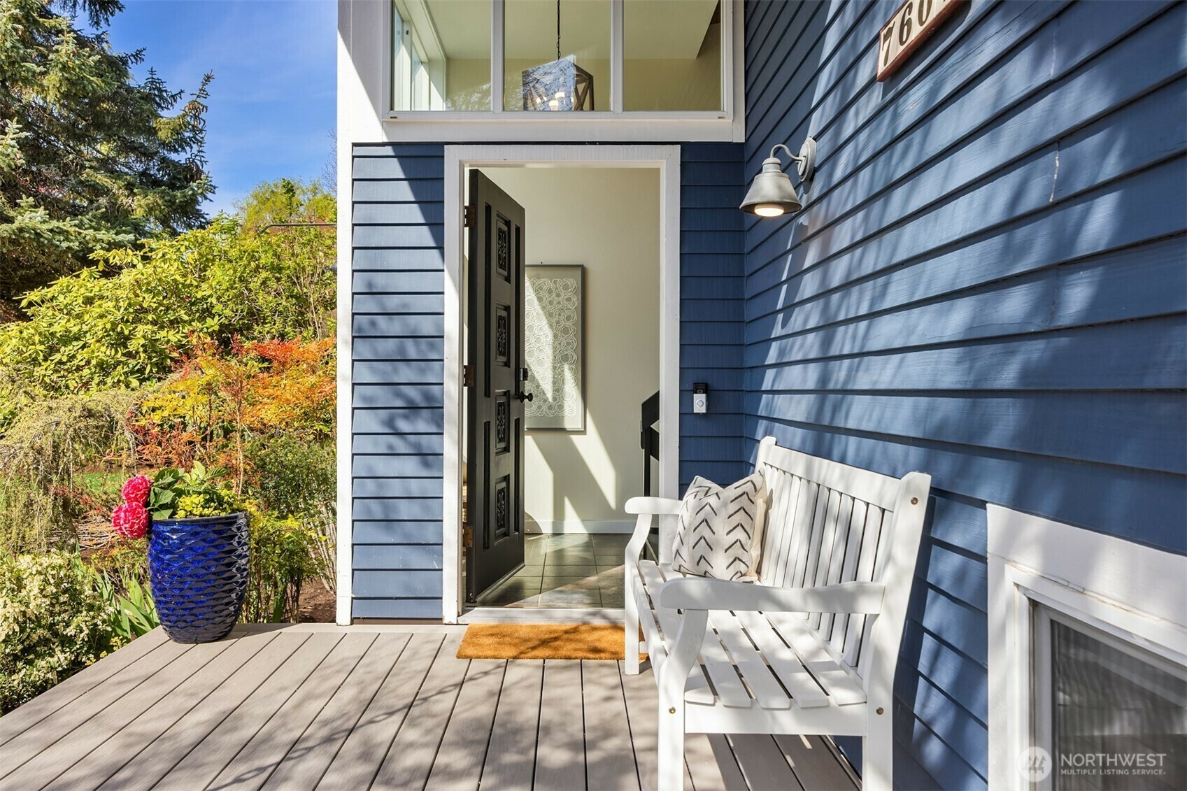 Property Photo: 7604 NE Meadowmeer Lane WA 98110