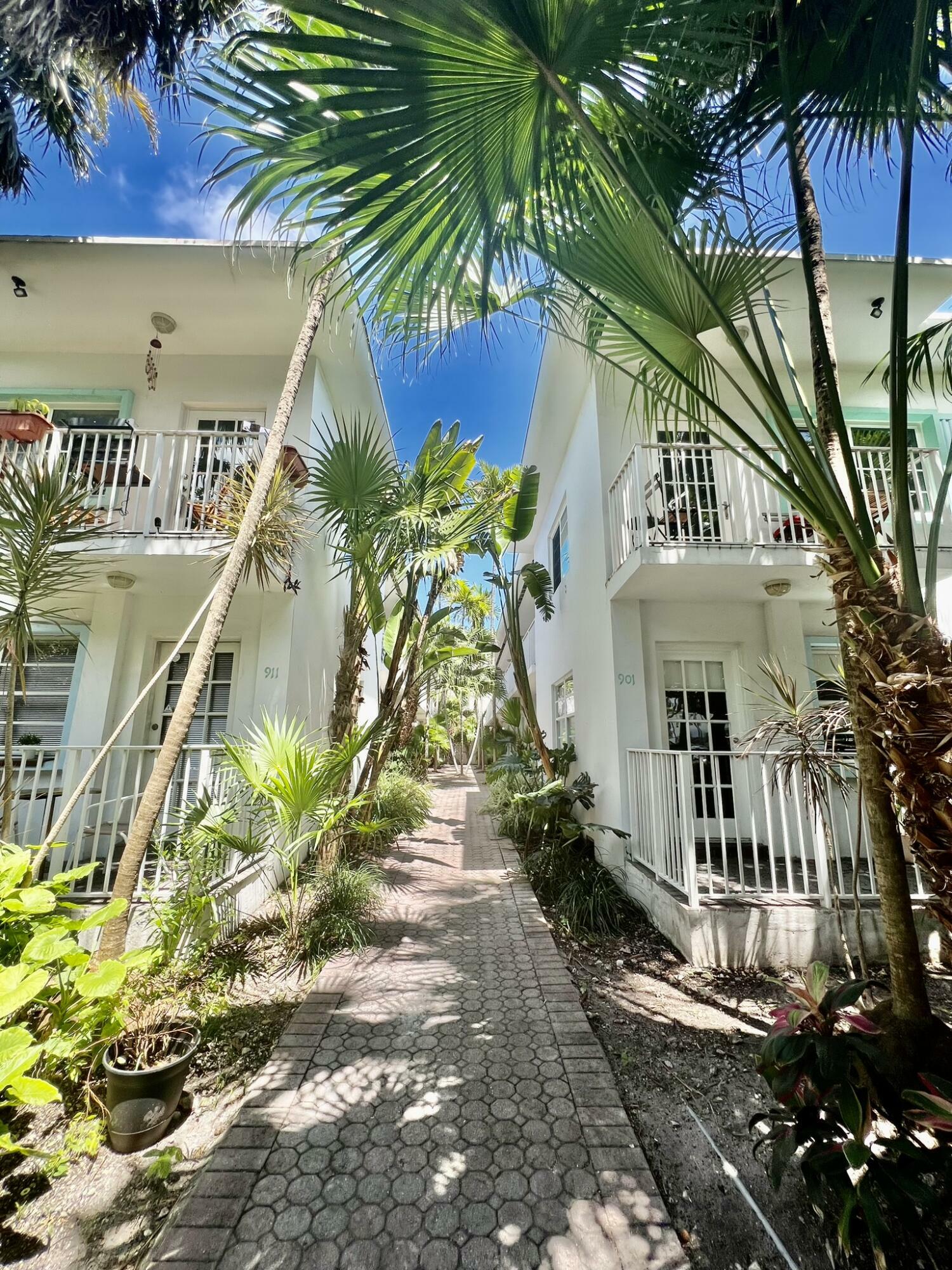 Property Photo: 901 Meridian Avenue 103 FL 33139