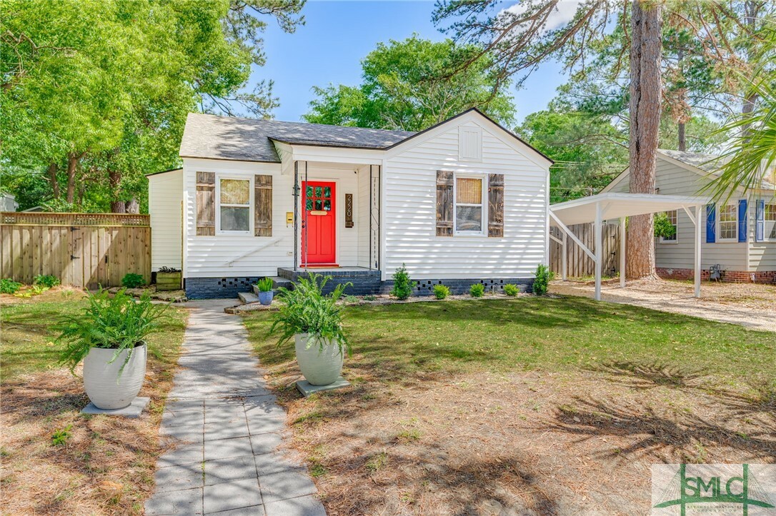 Property Photo: 2220 E 38th Street GA 31404