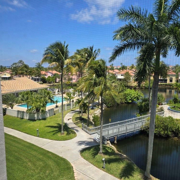 Property Photo: 545 SE 12th St 305 FL 33004