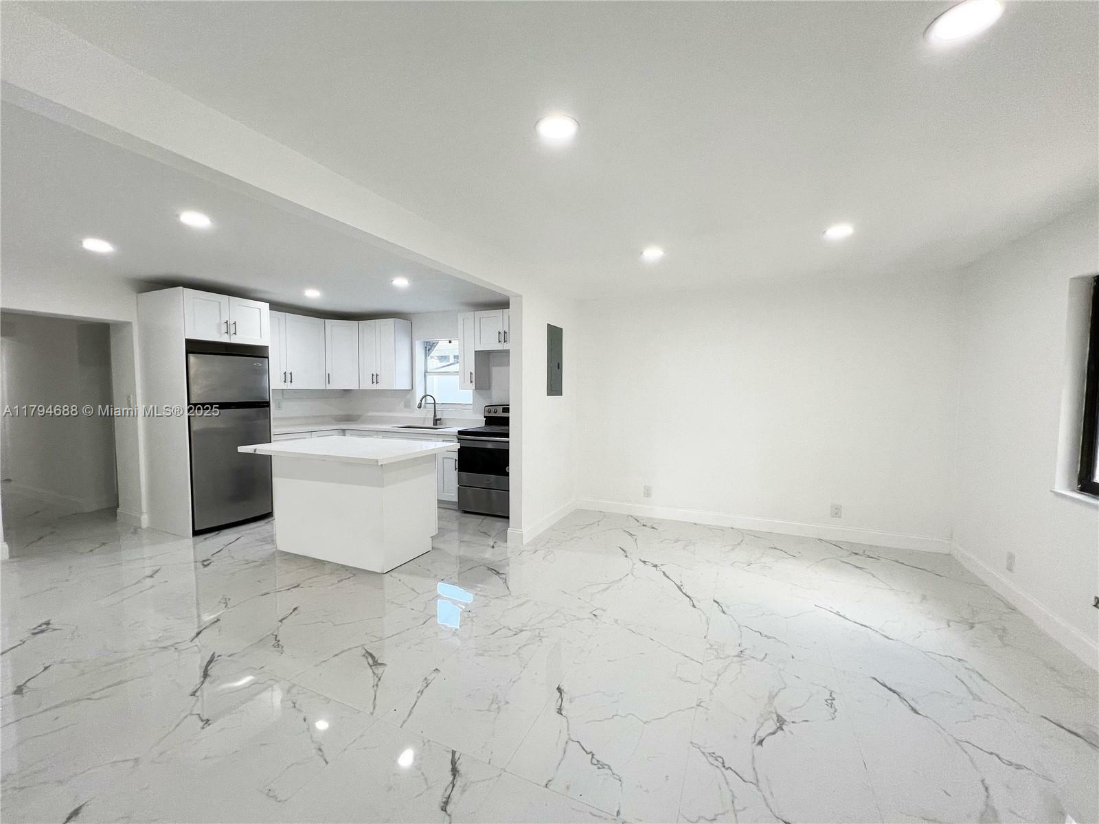 Property Photo: 5725 Buchanan St FL 33021