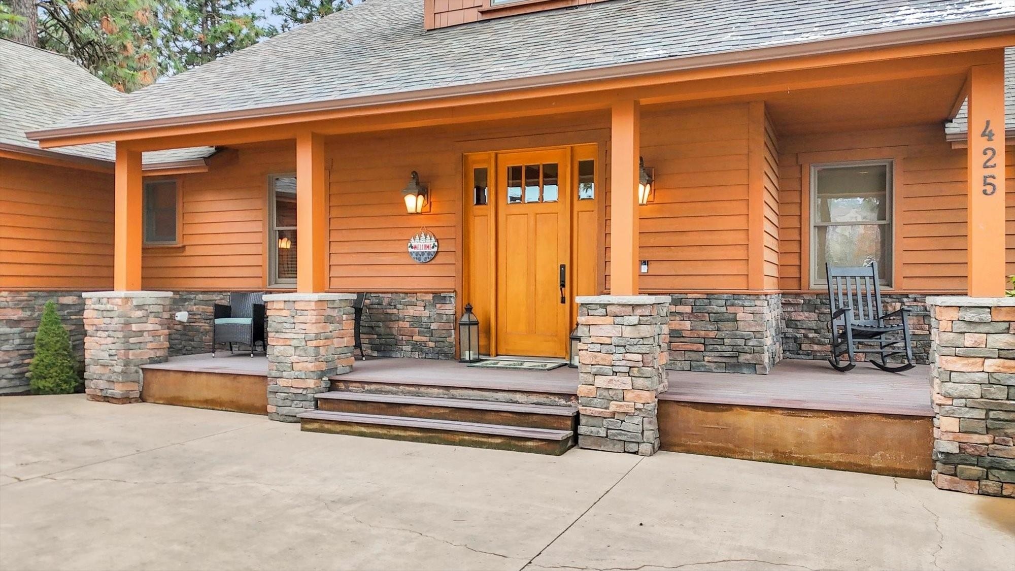Property Photo: 425 N Kennewick Ln WA 99019