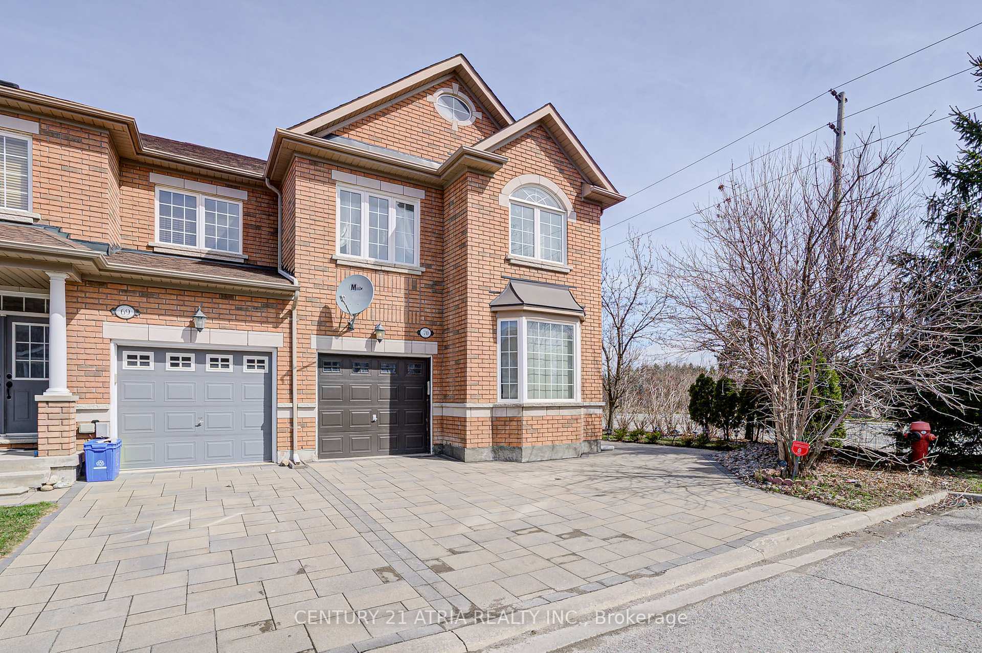 Photo de la propriété: 8 Townwood Drive 70 ON L4E 4Y3