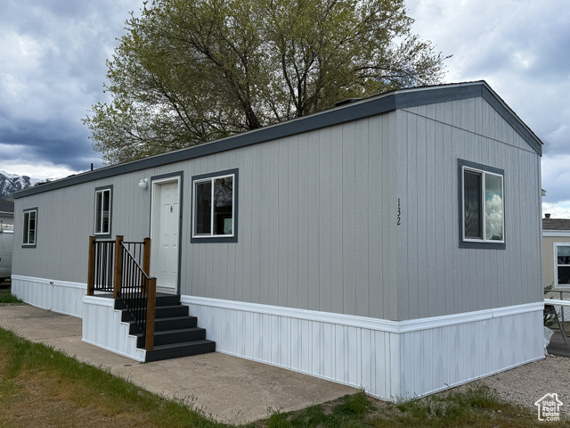 Property Photo: 132 Barrington Way UT 84041