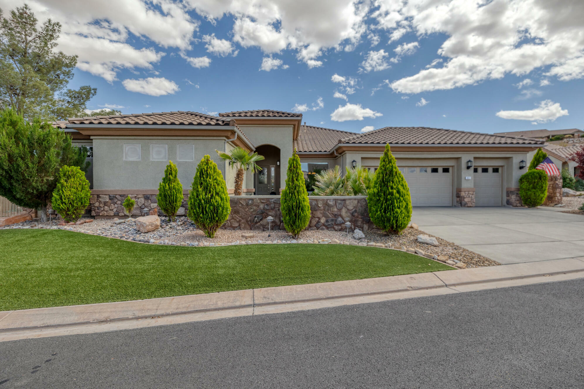 Property Photo: 1983 W Rain Lily Cir UT 84790