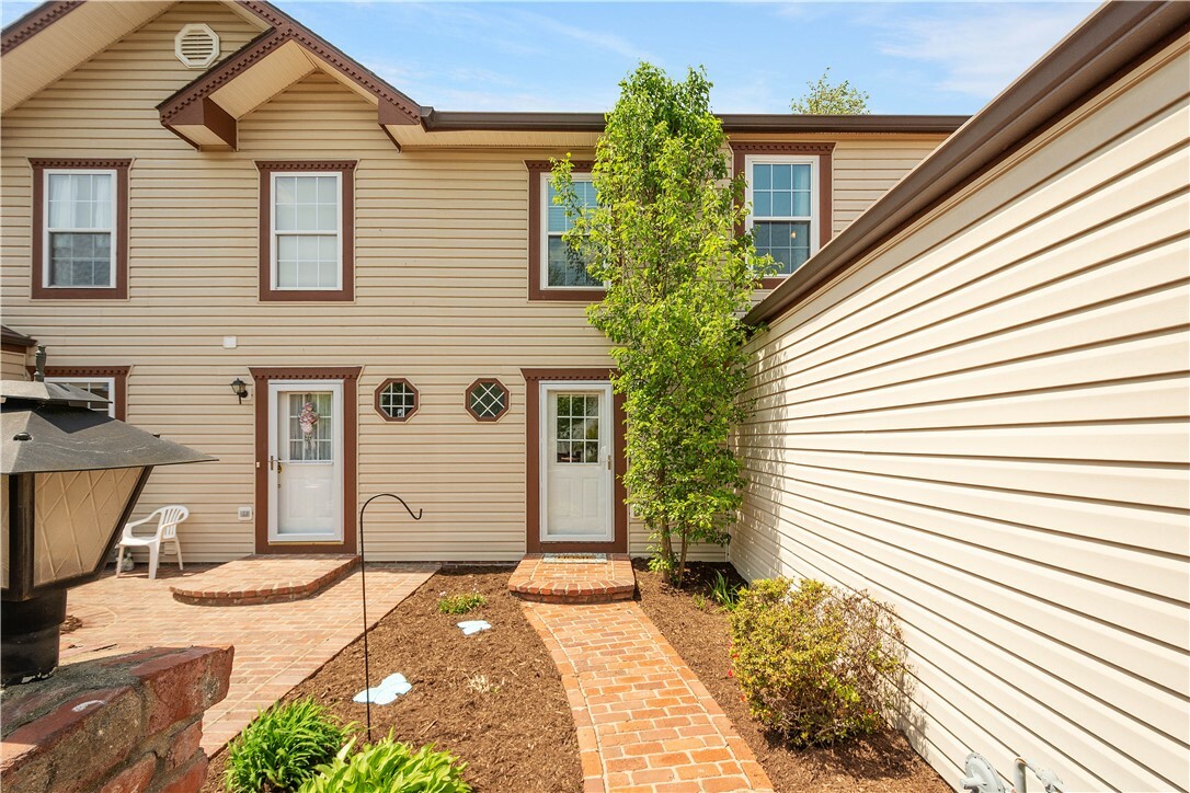 Property Photo: 1470 Yorktown Drive PA 15055