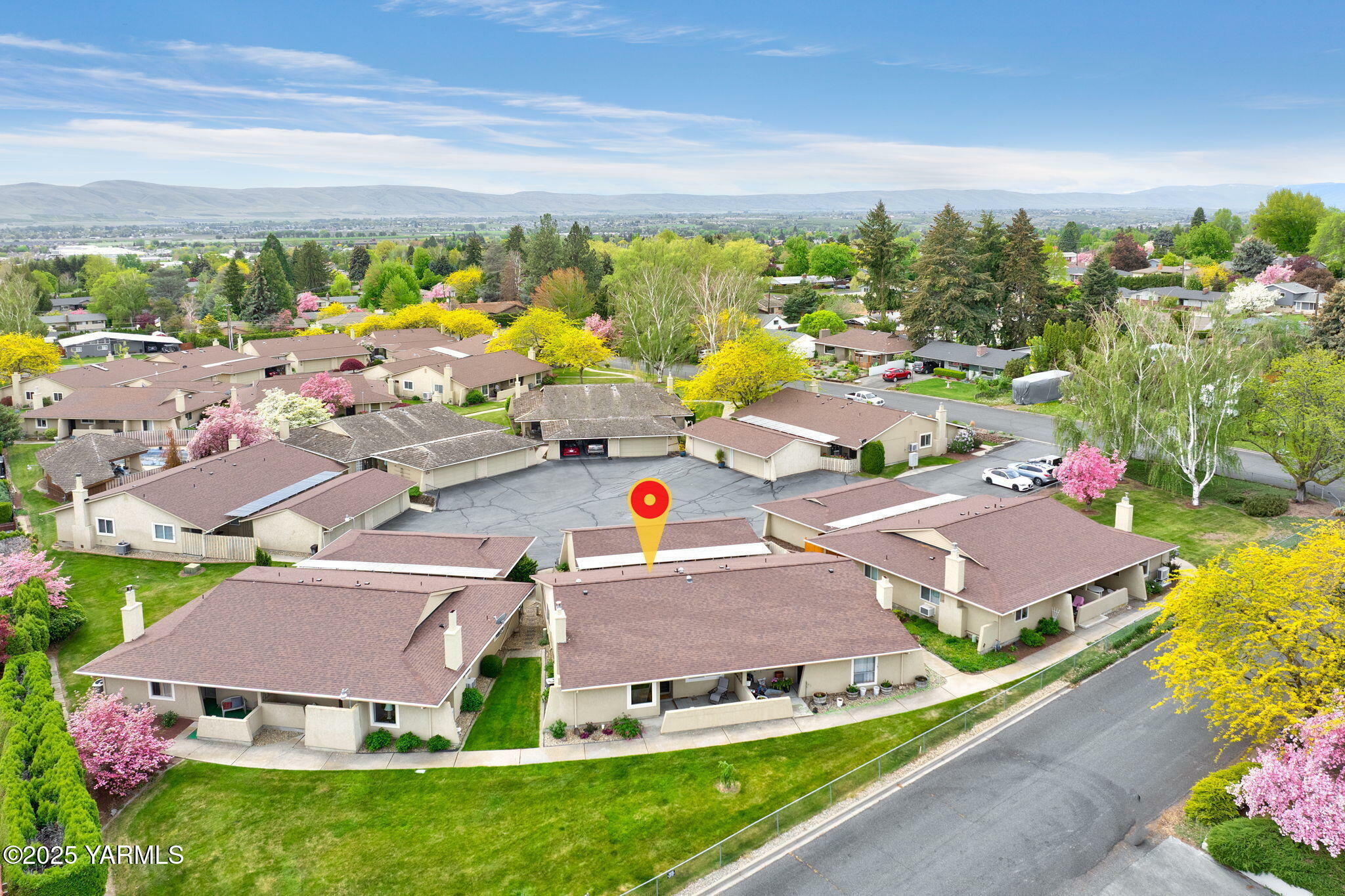 Property Photo: 4906 Madera Way WA 98908