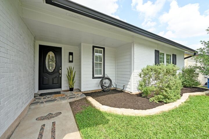 Property Photo: 2406 Burly Oak Drive TX 78745