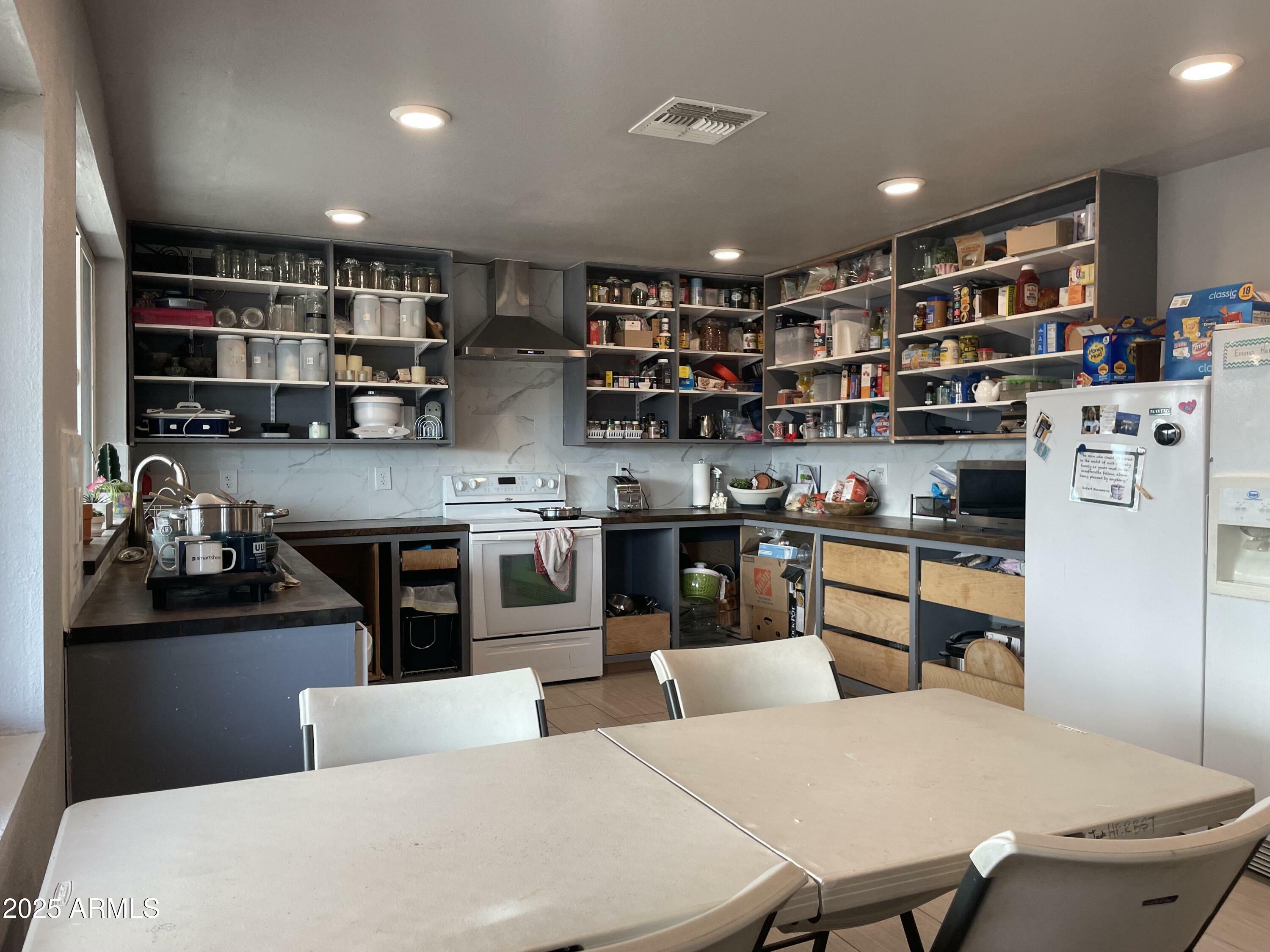 Property Photo: 742 S Los Alamos -- AZ 85204