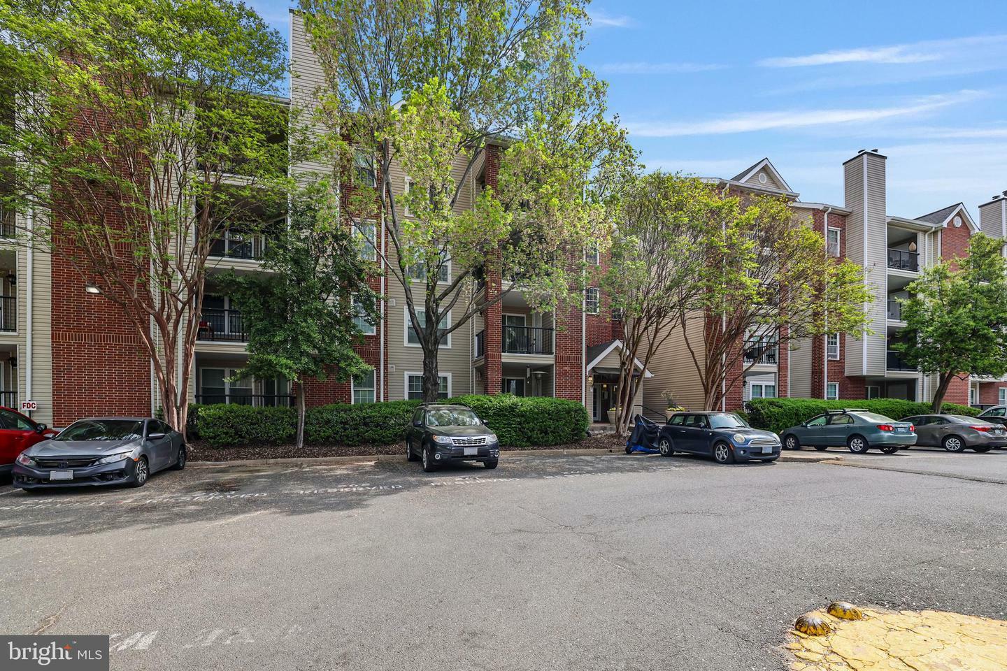 Property Photo: 3315 Wyndham 2234 VA 22302