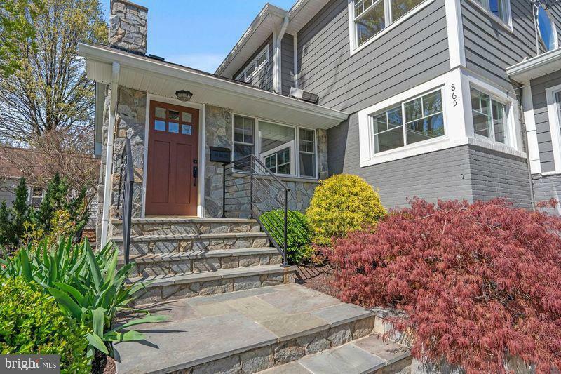 Property Photo: 865 N Jefferson Street VA 22205