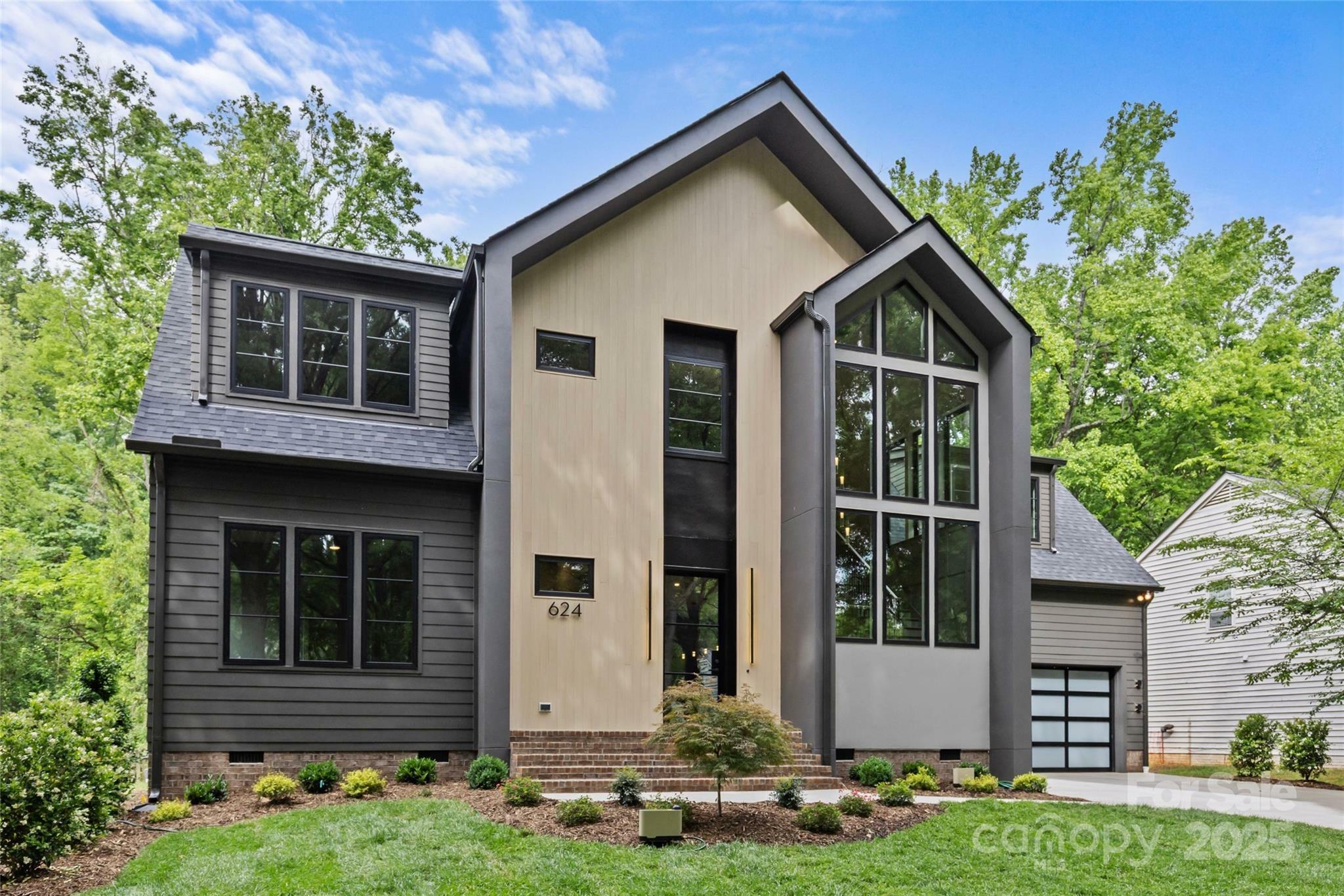 Property Photo: 624 Heather Lane NC 28209