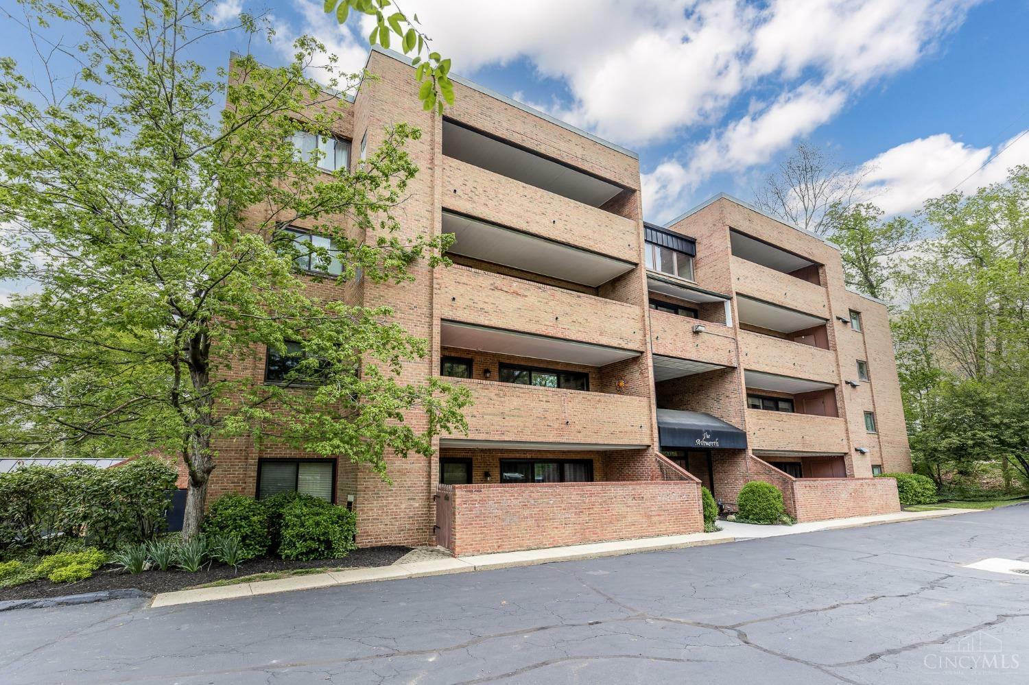 Property Photo: 3646 Ashworth Drive OH 45208