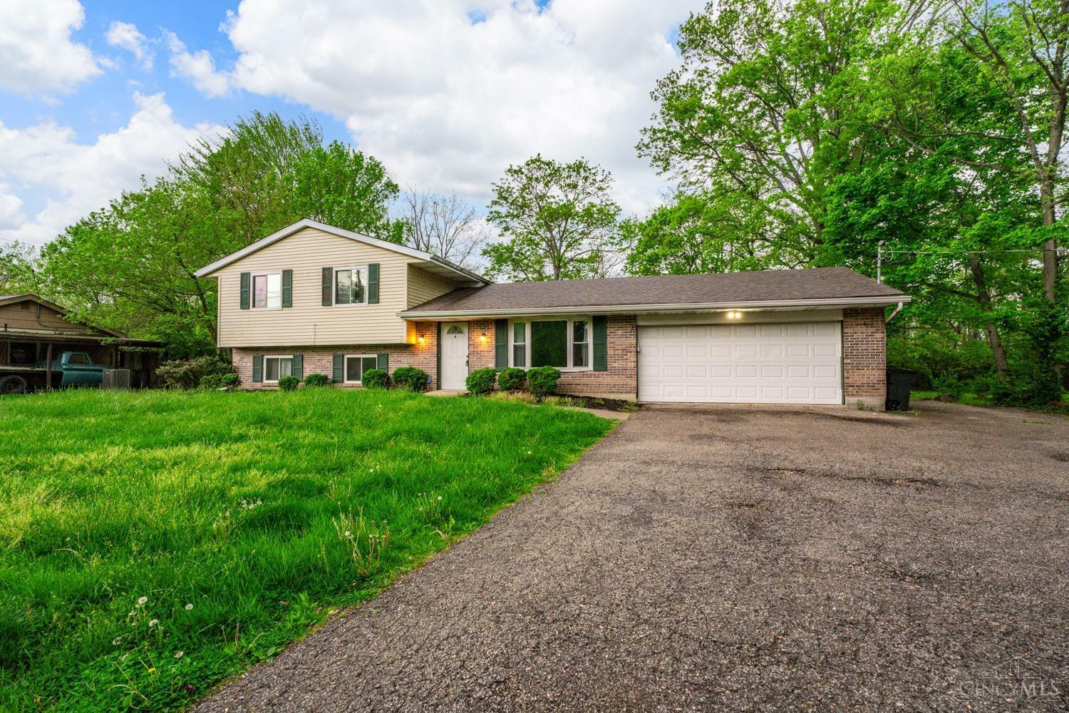 Property Photo: 10061 Kenwood Road OH 45236