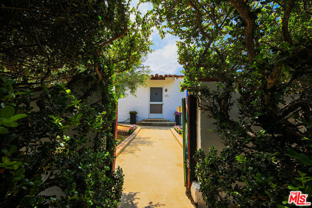 Property Photo: 2930 Urban Ave CA 90404