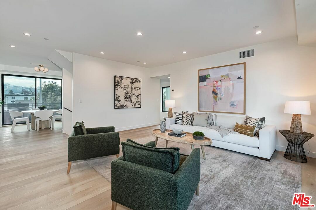Property Photo: 5441 Blackwelder St CA 90016