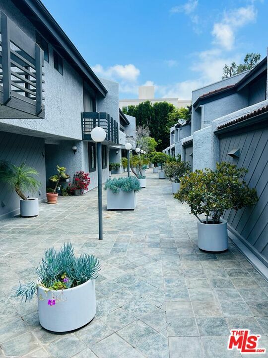Property Photo: 1925 S Beverly Glen Blvd CA 90025
