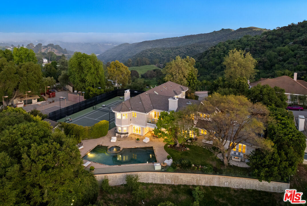 Property Photo: 3123 Stone Oak Dr CA 90049