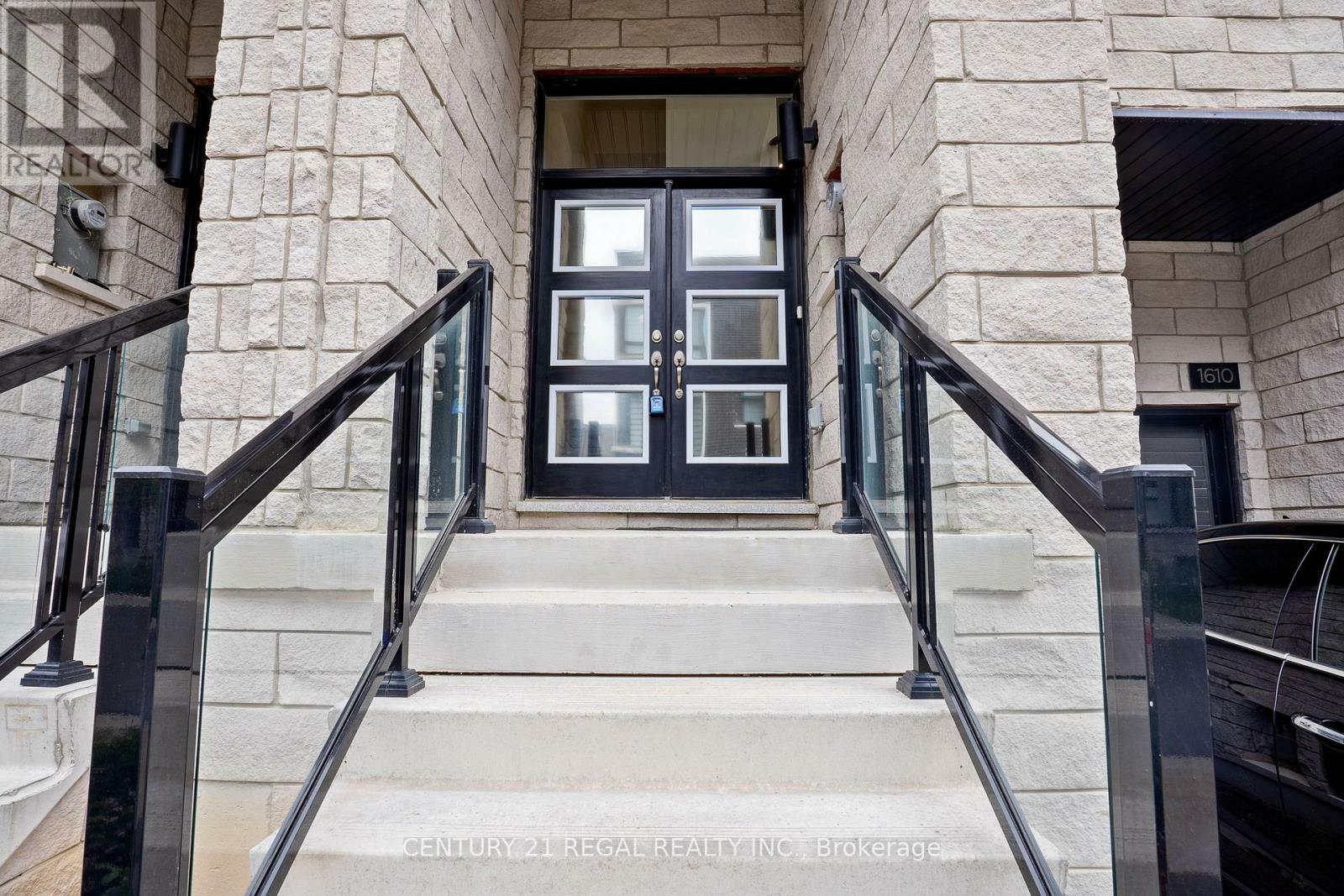 Property Photo: 1610 Moonbeam Glen ON L1X 0H9
