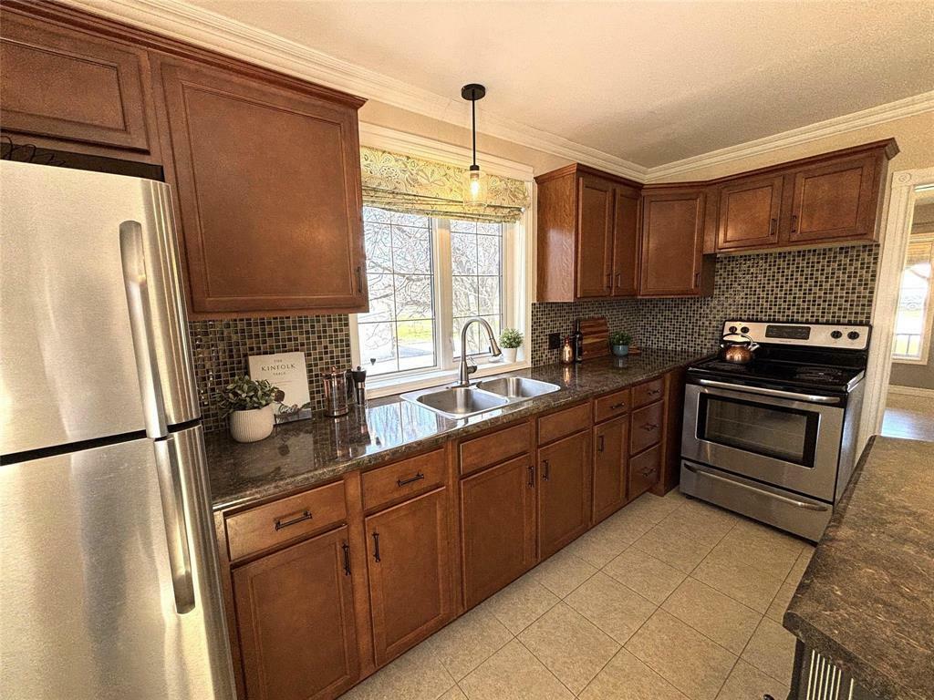 Property Photo: 17 3rd Avenue East Avenue MB R0G 1C0