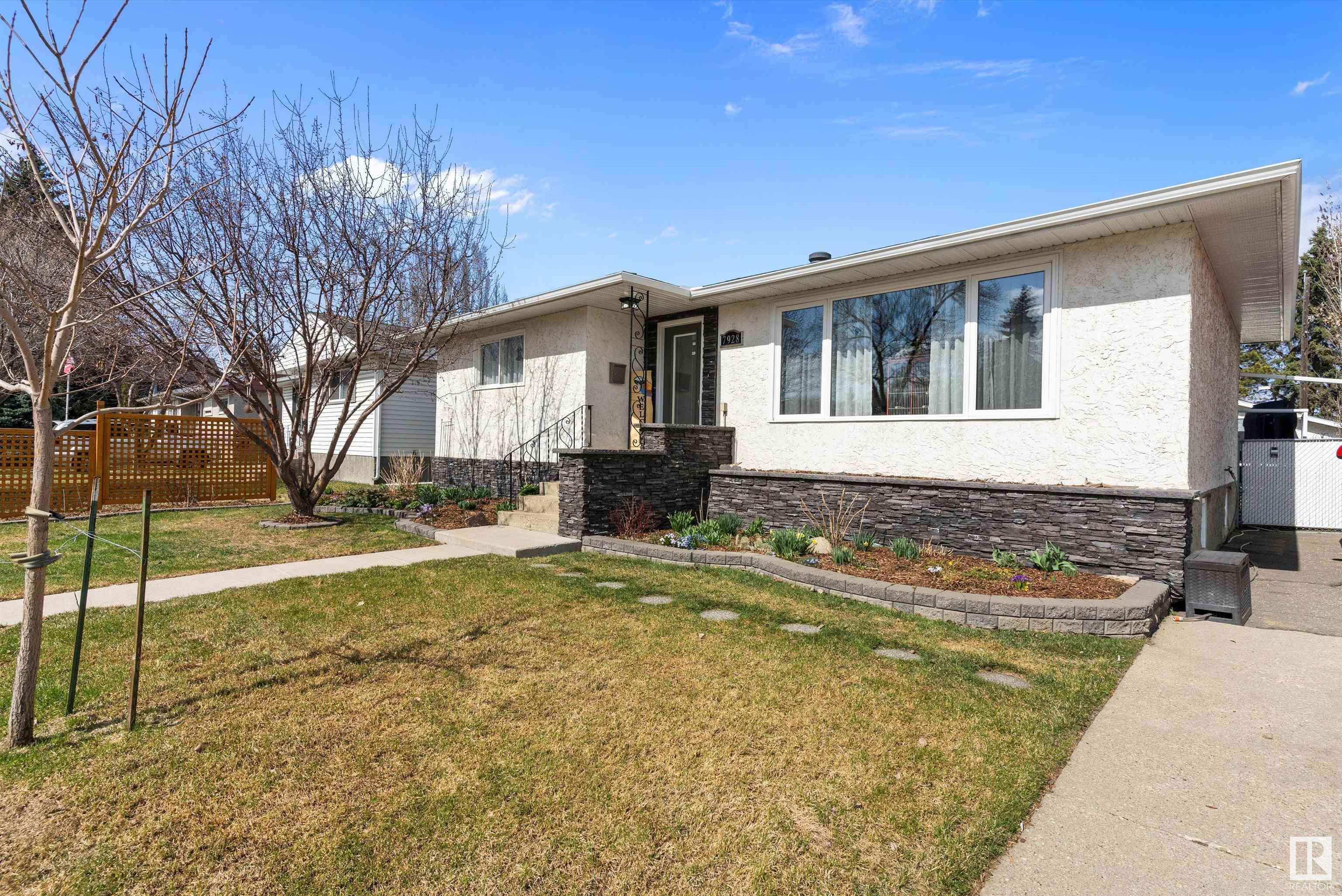 Property Photo: 7928 98 Avenue NW AB T6A 0B4