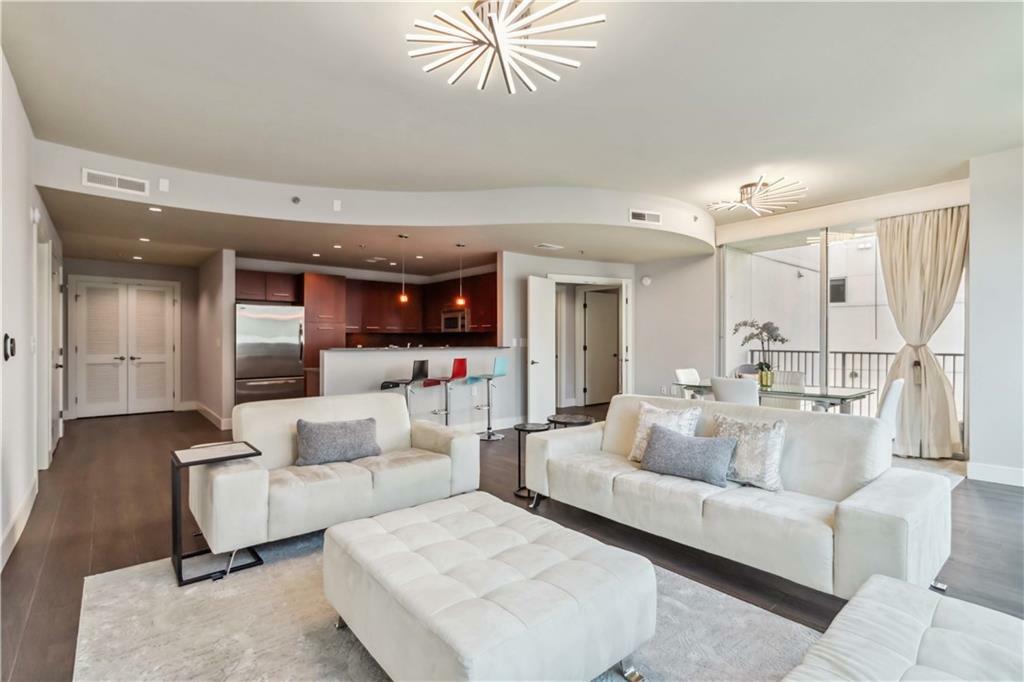 Property Photo: 20 10th Street NW 704 GA 30309