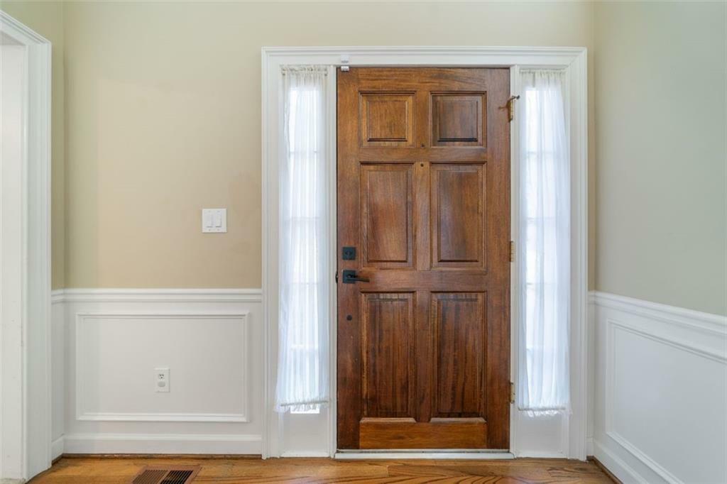 Property Photo: 820 Kings Arms Way GA 30022
