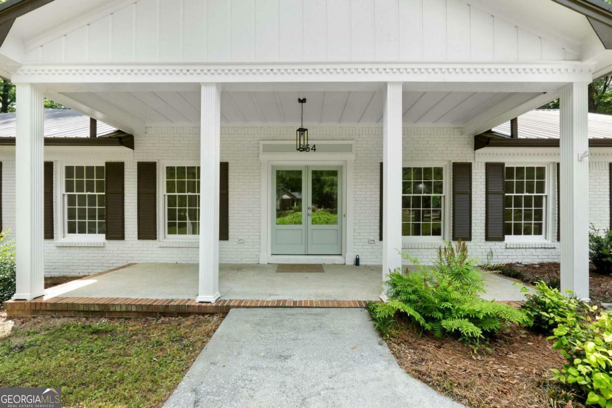 Property Photo: 854 Hickory Ridge Drive GA 30233