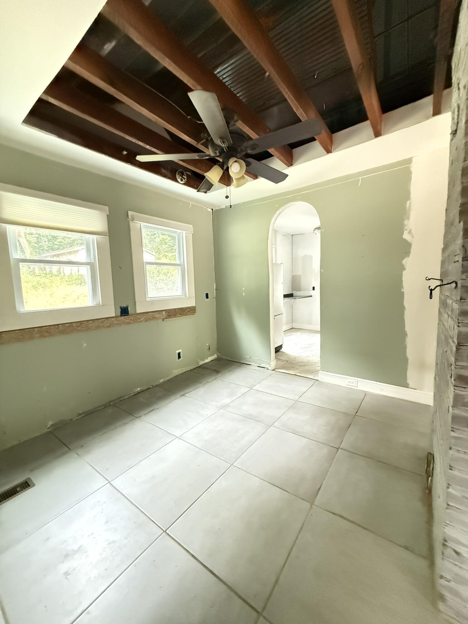 Property Photo: 1021 W Elmwood Drive TN 37405